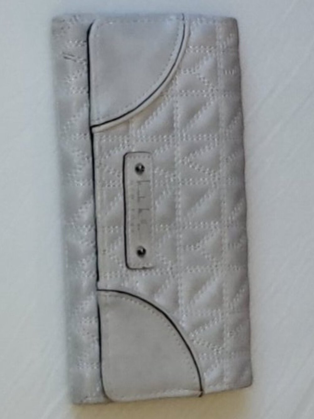 Nicole Miller New York Wallet Quilted Ivory Trifold Zipper Compartment Neutral